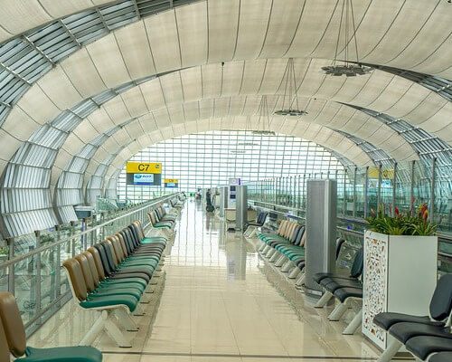 Bild_Reiserücktrittversicherung Wartebereich Flughafen