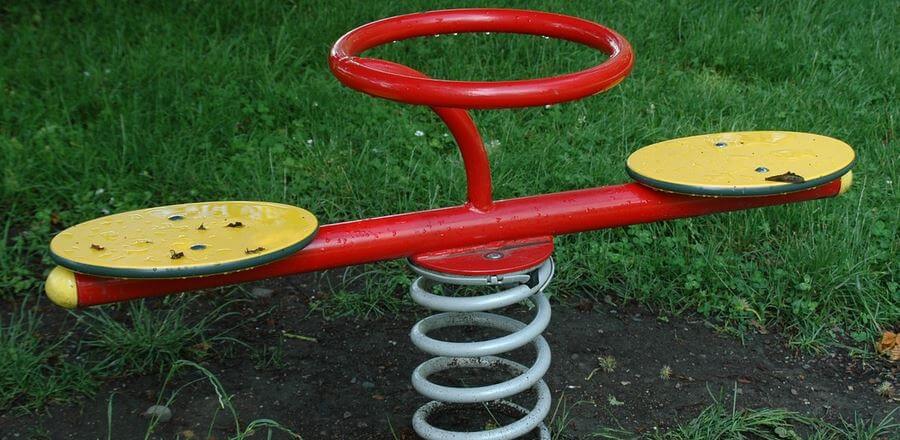 Bild_magazin lebensversicherung balance wippe