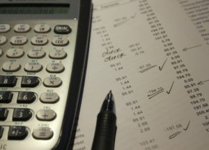 Bild_private-krankenversicherung Taschenrechner stift